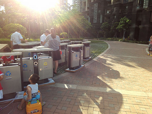 欣方圳環(huán)保分類垃圾桶 讓清遠(yuǎn)小區(qū)環(huán)境更健康