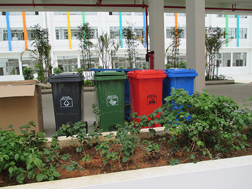 越來越多的欣方圳塑料垃圾箱走向荊州市政街道