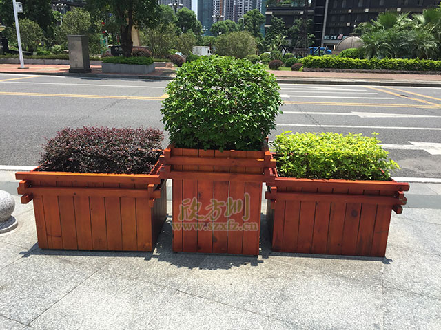 欣方圳木質花箱 讓香格里拉鮮花遍地