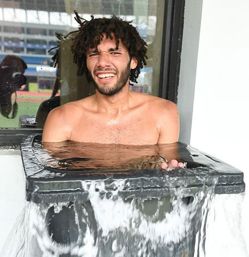 感受中國(guó)溫度！阿森納眾將集體鉆進(jìn)垃圾桶